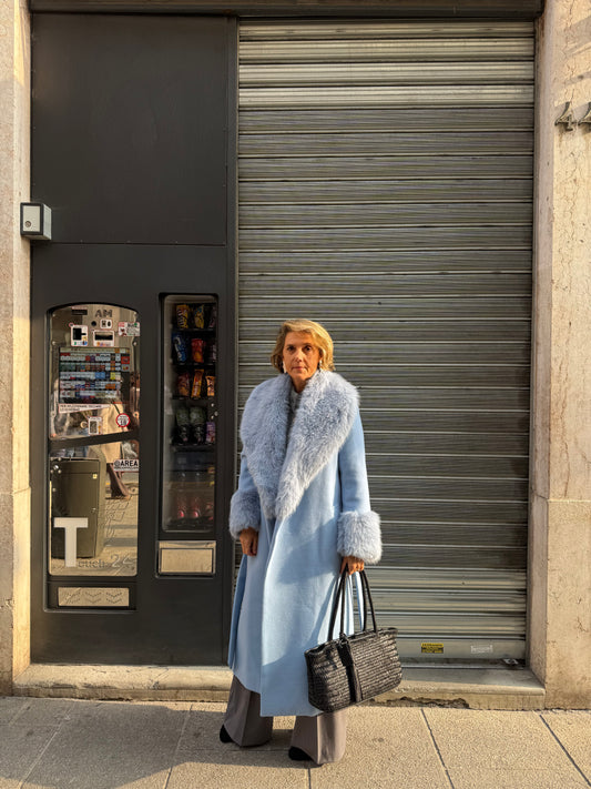 Cappotto azzurro con pelliccia