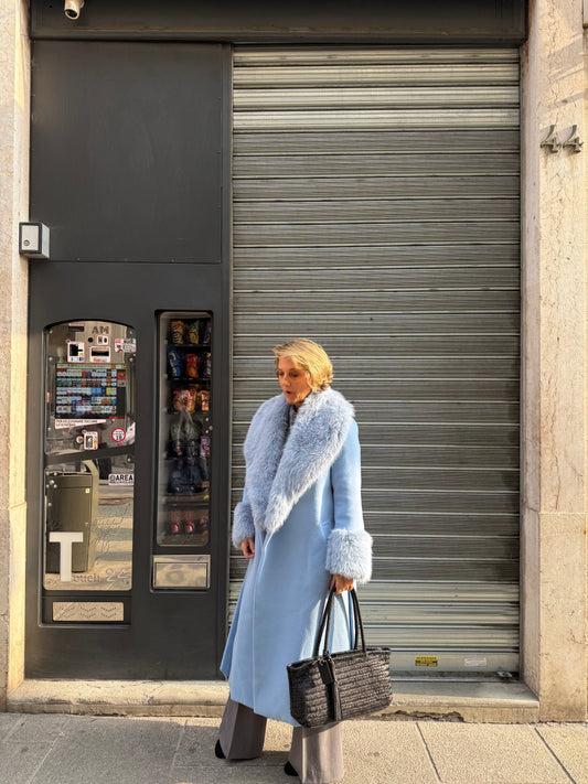 Cappotto azzurro con pelliccia
