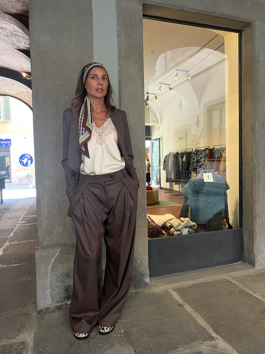 Top con dettaglio pizzo